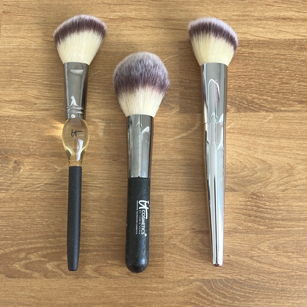 BRAND NEW IT COSMETICS BRUSHES - Selling bundle of 3